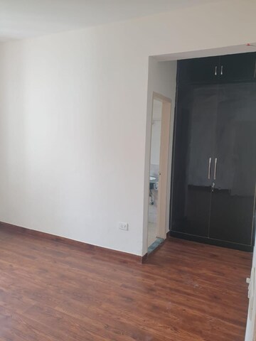 Room in 3 BHK Apartment at Sikka Kaamna Greens, Sector 143a Noida – for Rent
