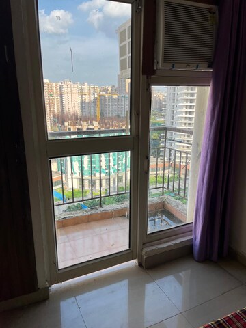 Room in 2 BHK Apartment at Gardenia Golf City, Sector 75 – for Rent