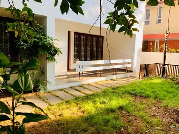 5 BHK Villa – Garden View at Indiranagar - for Rent