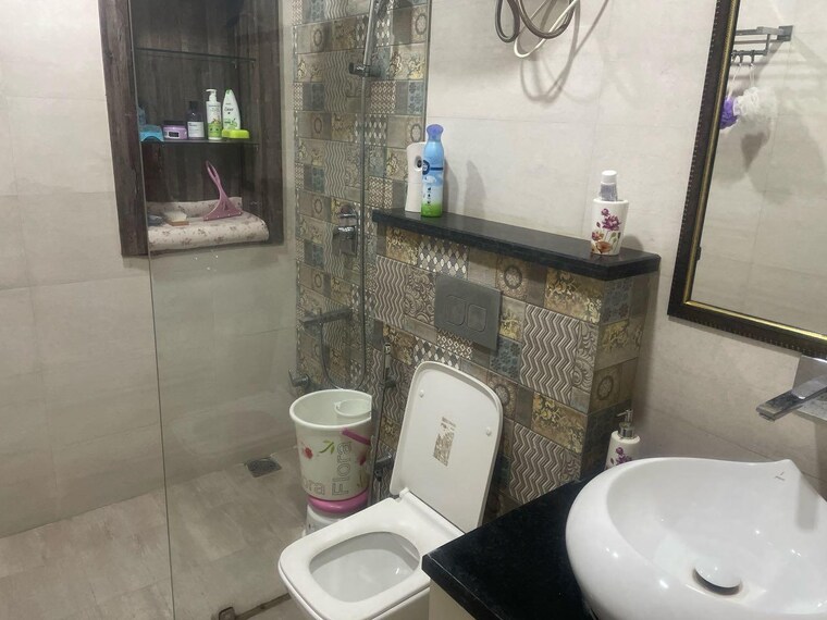 Bathroom, sector 18 dwarka 3 Bedroom 1800 Sq.Ft. Apartment In Sector 18 Dwarka Delhi 9167005