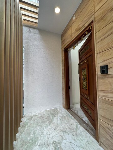 Room in 5 BHK Villa at Defence Colony – for Rent