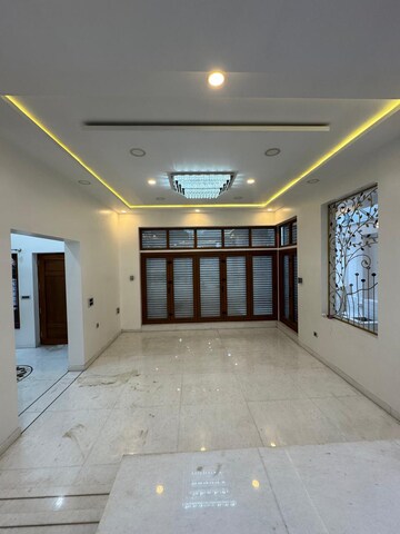 5 BHK Villa For Rent in Defence Colony