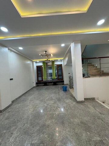 Parking in 5 BHK Villa at Defence Colony – for Rent