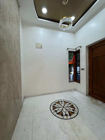 Furnished Amenities in 5 BHK Villa at Defence Colony – for Rent