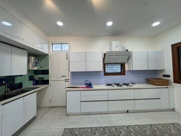 Kitchen in 5 BHK Villa at Defence Colony – for Rent