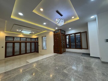 Room in 5 BHK Villa at Defence Colony – for Rent