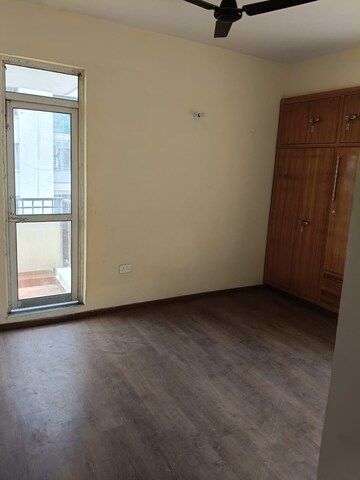 Room in 3 BHK Apartment at Sikka Karnam Greens, Sector 143b – for Rent