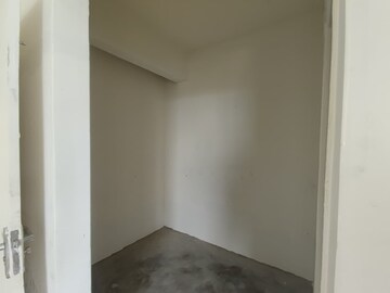 Room in 4 BHK Apartment at Salarpuria Aqua Vista, Bannerghatta Road – for Sale