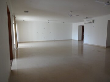 Room in 4 BHK Apartment at Epsilon Villa Plot, Yemalur – for Rent