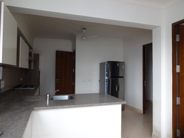 Room in 4 BHK Apartment at Epsilon Villa Plot, Yemalur – for Rent