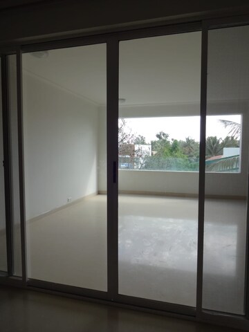 Room in 4 BHK Apartment at Epsilon Villa Plot, Yemalur – for Rent