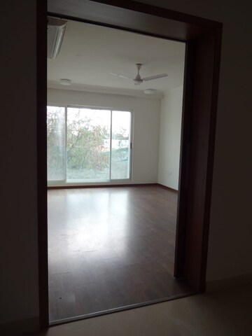 Room in 4 BHK Apartment at Epsilon Villa Plot, Yemalur – for Rent