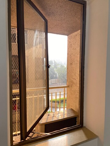Furnished Amenities in 2 BHK Apartment at Kalpataru Aura, Ghatkopar West – for Rent