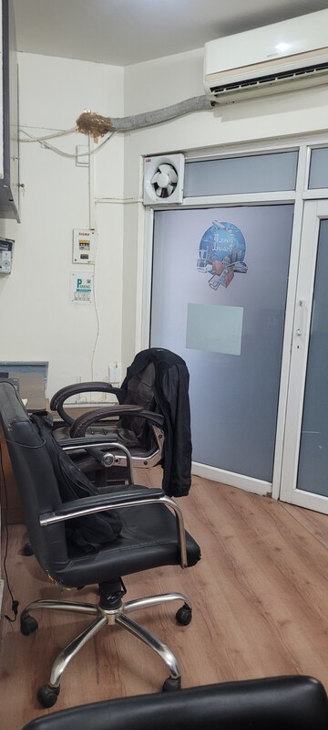 Furnished Amenities in  Office Space at Ansal Sushant Shopping Arcade, Sector 27 – for Rent