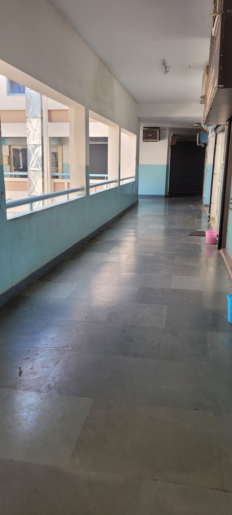 Balcony, ansal-sushant-shopping-arcade Commercial Office Space 235 Sq.Ft. In Sector 27 Gurgaon 9167281