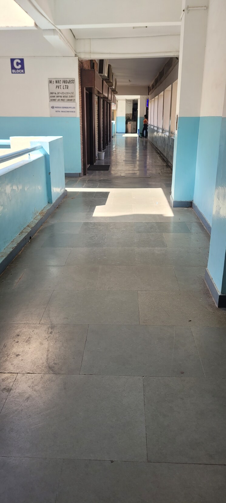 Balcony, ansal-sushant-shopping-arcade Commercial Office Space 235 Sq.Ft. In Sector 27 Gurgaon 9167281