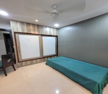 Room in 3 BHK Apartment at Dosti Flamingos, Parel – for Sale