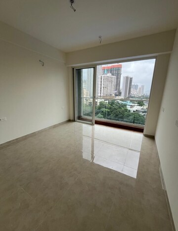 Room in 3 BHK Apartment at Embassy One Thane, Panch Pakhadi – for Rent