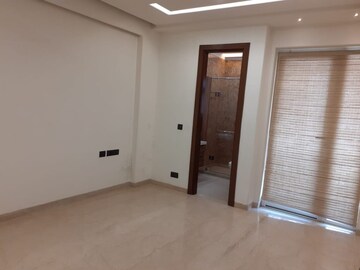 Room in 4 BHK Builder Floor at South Extension – for Rent