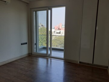Room in 4 BHK Builder Floor at South Extension – for Rent