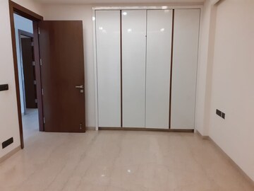 Room in 4 BHK Builder Floor at South Extension – for Rent