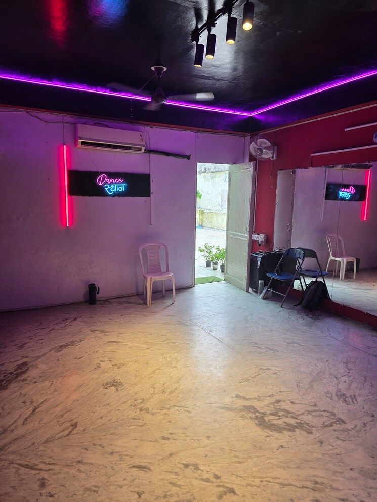 Other, vasundhara sector 12 Commercial Office Space 800 Sq.Ft. In Vasundhara Sector 12 Ghaziabad 9167324