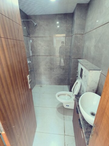 Master Bedroom in 4 BHK Builder Floor at Palam Vihar Residents Association, Palam Vihar – for Rent