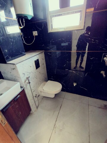 Master Bedroom in 4 BHK Builder Floor at Palam Vihar Residents Association, Palam Vihar – for Rent