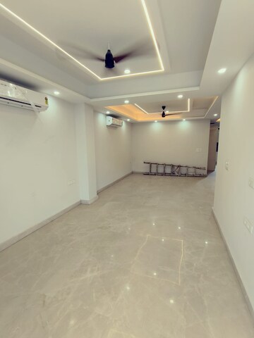 Room in 4 BHK Builder Floor at Palam Vihar Residents Association, Palam Vihar – for Rent