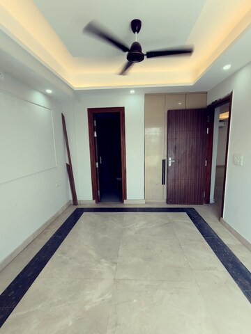 Room in 4 BHK Builder Floor at Palam Vihar Residents Association, Palam Vihar – for Rent