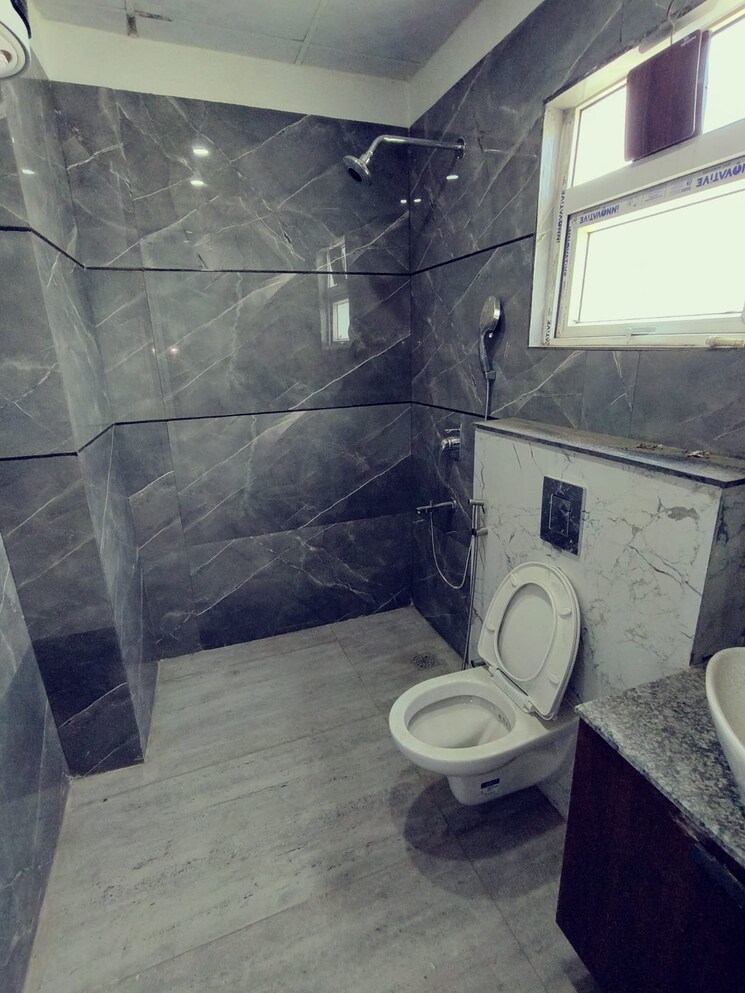 Bathroom, palam-vihar-residents-association 4 Bedroom 2500 Sq.Ft. Builder Floor In Palam Vihar Gurgaon 9167394