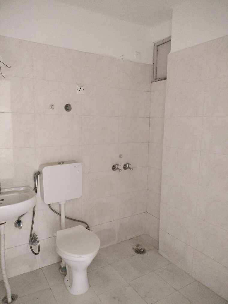 Bathroom, sarvome-shree-homes 3 Bedroom 645 Sq.Ft. Apartment In Sector 45 Faridabad 9167341