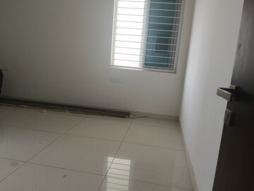 Room in 2 BHK Apartment at Aparna Sarovar Zicon, Nallagandla – for Rent
