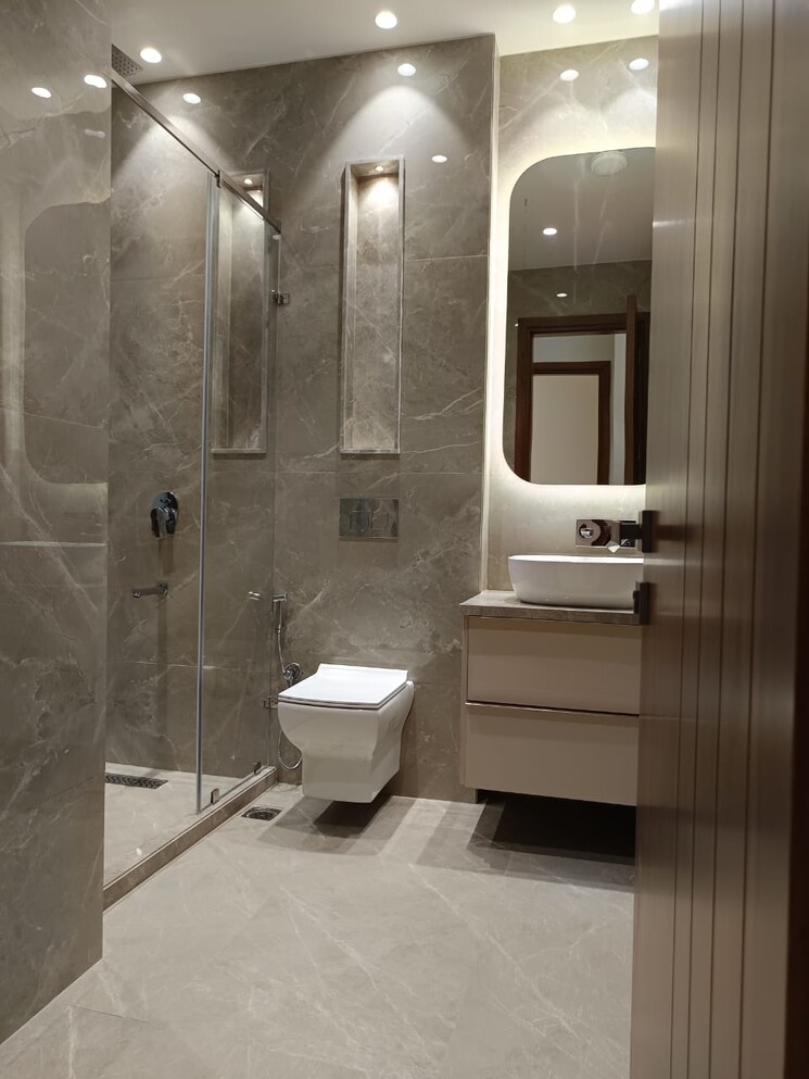 Bathroom, greater kailash ii 3 Bedroom 250 Sq.Yd. Builder Floor In Greater Kailash ii Delhi 9167482