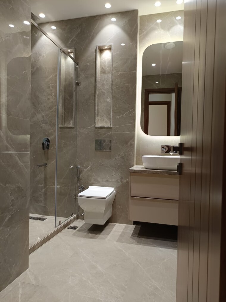 Bathroom, greater kailash ii 3 Bedroom 250 Sq.Yd. Builder Floor In Greater Kailash ii Delhi 9167482