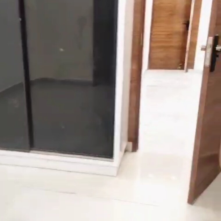 Room, rohini sector 24 3 Bedroom 750 Sq.Ft. Builder Floor In Rohini Sector 24 Delhi 9167560