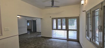 Room in 3 BHK Apartment at Vasant Kunj – for Rent
