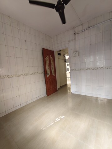 Room in 1 BHK Apartment at Deepanjali CHS, Malad West – for Rent