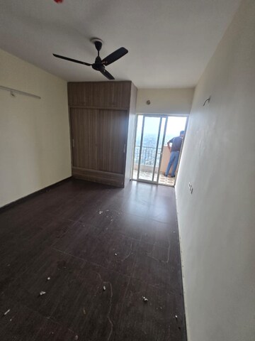 Room in 2 BHK Apartment at Landcraft Golf Links, Pandav Nagar – for Rent