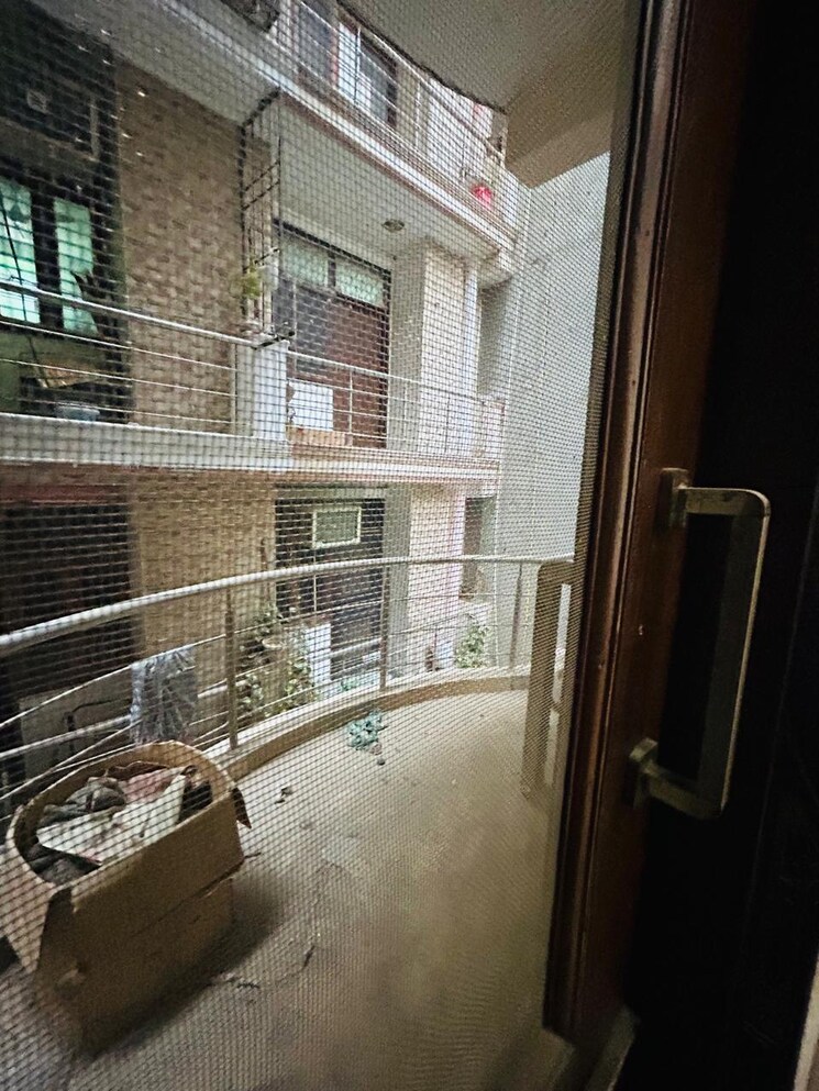 Balcony, freedom fighters enclave 2 Bedroom 1000 Sq.Ft. Apartment In Freedom Fighters Enclave Delhi 9167587