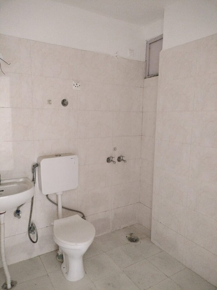 Bathroom, sarvome-shree-homes 3 Bedroom 645 Sq.Ft. Apartment In Sector 45 Faridabad 9167623