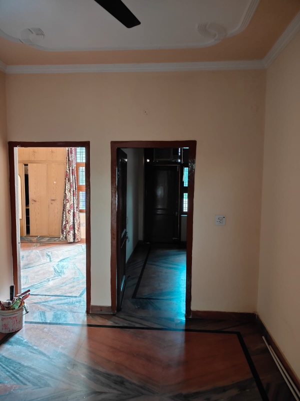 2 BHK + Servant Room 190 Sq.Ft. Builder Floor in Milan CGHS