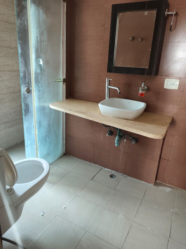 Bathroom, mahagun-moderne 3 Bedroom 1900 Sq.Ft. Apartment In Sector 78 Noida 9167691