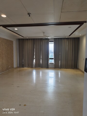 Room in 4 BHK Apartment at Mahindra Luminare, Sector 59 – for Rent