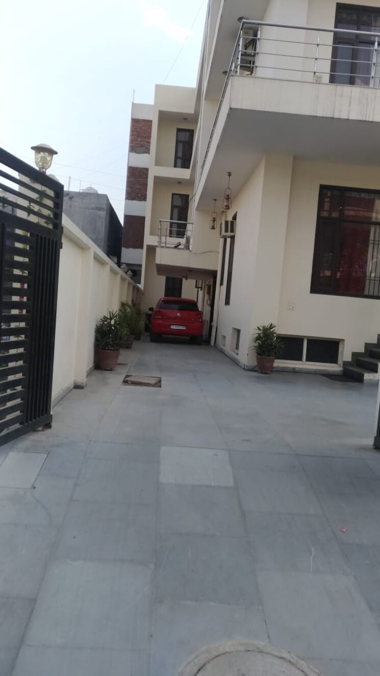 Entrance, sector 66 6+ Bedroom 330 Sq.Mt. Villa In Sector 66 Noida 9167711