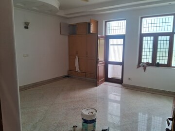 Room in 3.5 BHK Independent House at Sector 35 – for Rent