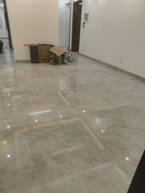 Room in 4 BHK Apartment at Vasant Kunj – for Sale