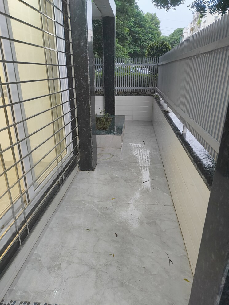 Balcony, vasant kunj 4 Bedroom 2500 Sq.Ft. Apartment In Vasant Kunj Delhi 9167833