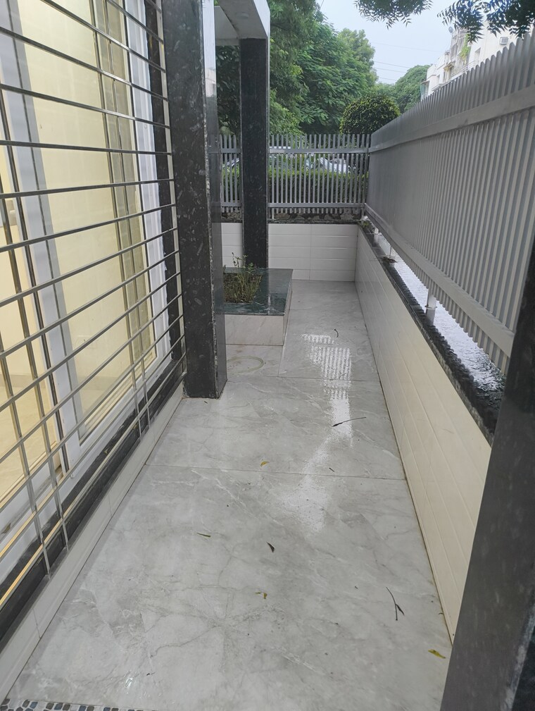 Balcony, vasant kunj 4 Bedroom 2500 Sq.Ft. Apartment In Vasant Kunj Delhi 9167833