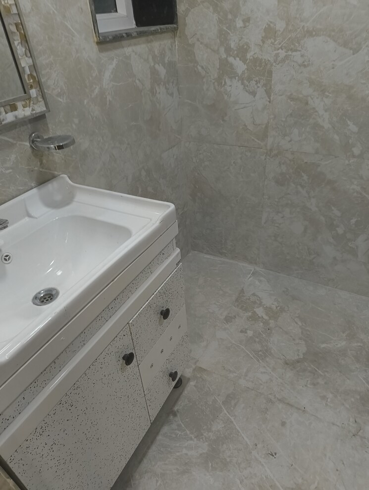 Bathroom, vasant kunj 4 Bedroom 2500 Sq.Ft. Apartment In Vasant Kunj Delhi 9167833